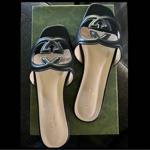 Black interlocking G sandal.